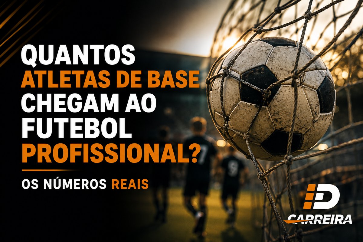 Bola de futebol presa na rede do gol